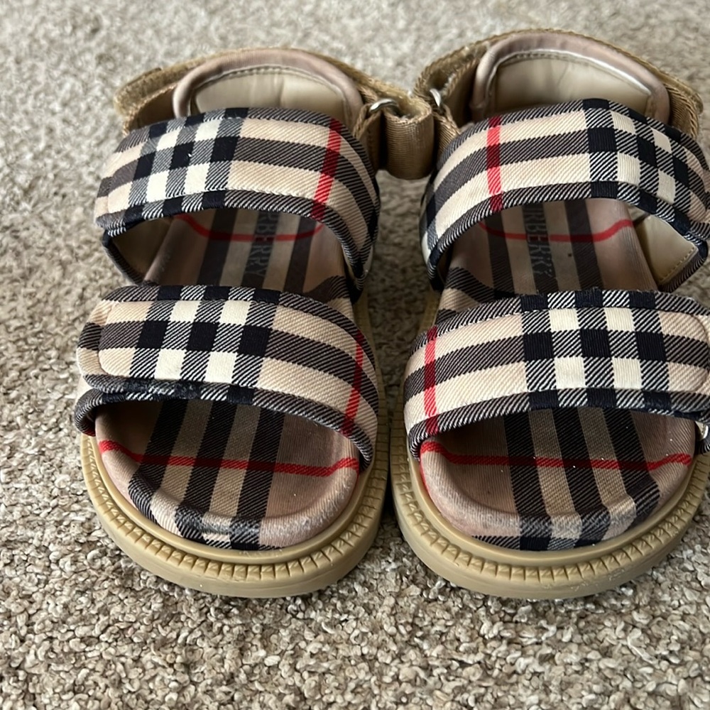 Burberry Toddler girl sandals